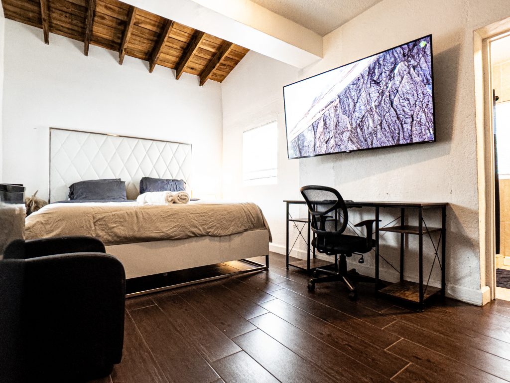 Rooms in the Design District / Wynwood - 30 NW 53rd St - room for rent in Miami