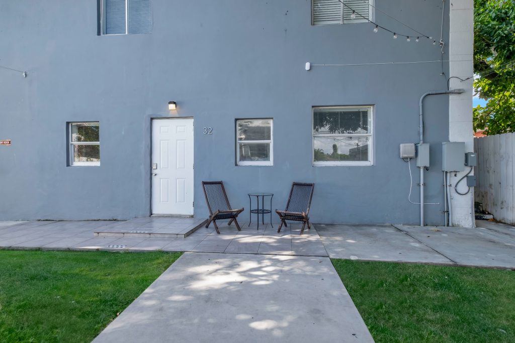Rooms in the Design District / Wynwood - 32 NW 53rd St - room for rent in Miami