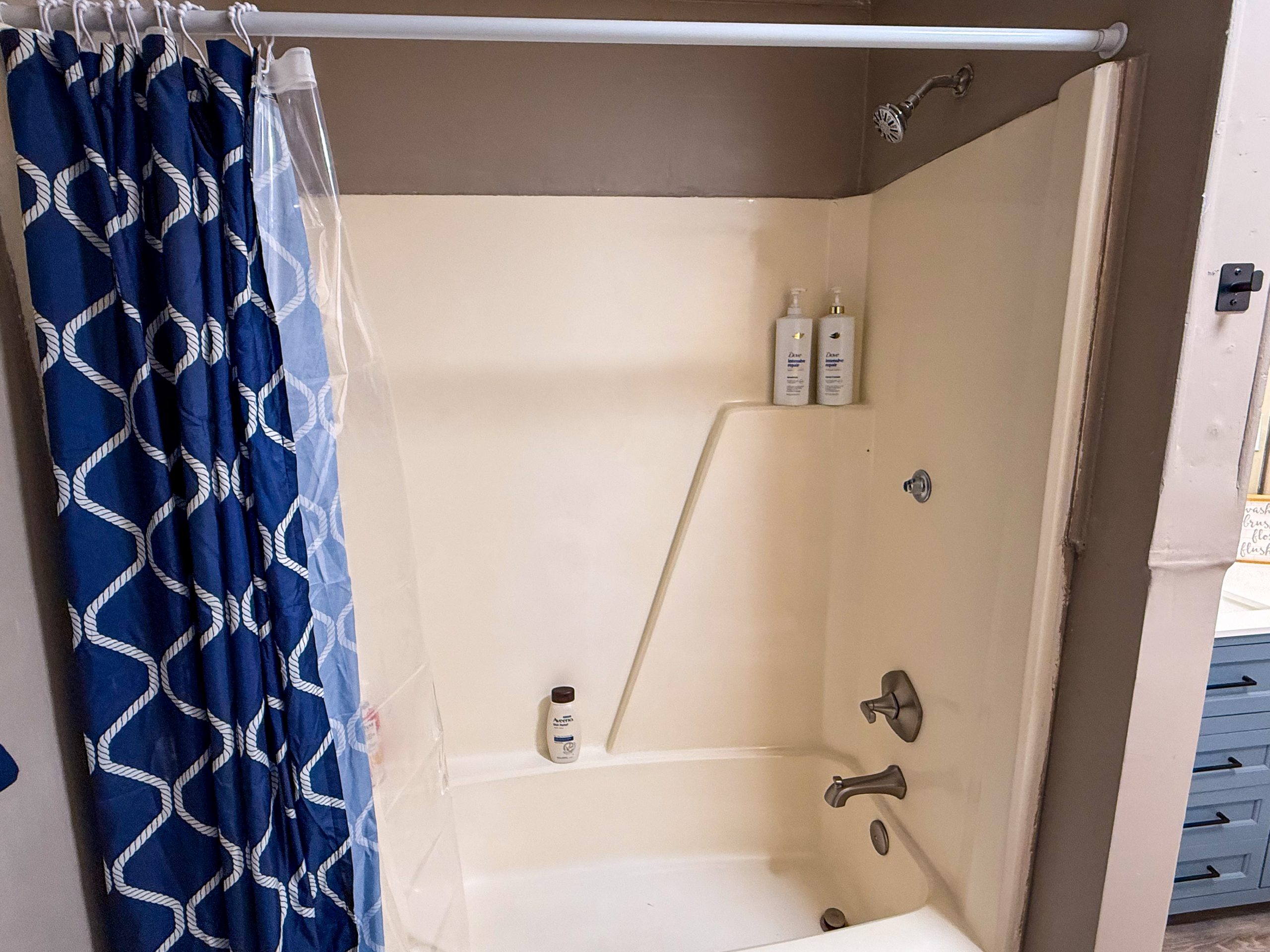 LIN – 140 Line Street LBB - Bath 2-23.jpg